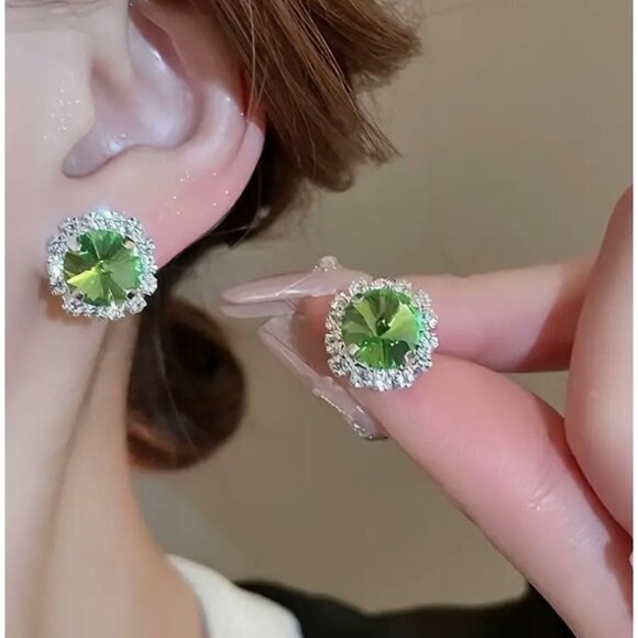 Elegant Green Sparkly Crystal Choker Necklace & Rivoli Earring Set - Picture 2 of 4